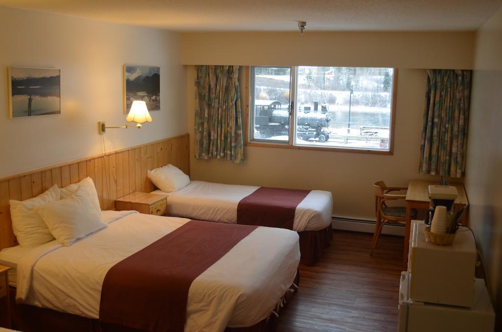 Canadas Best Value Inn- Riverview Hotel Whitehorse Exterior foto